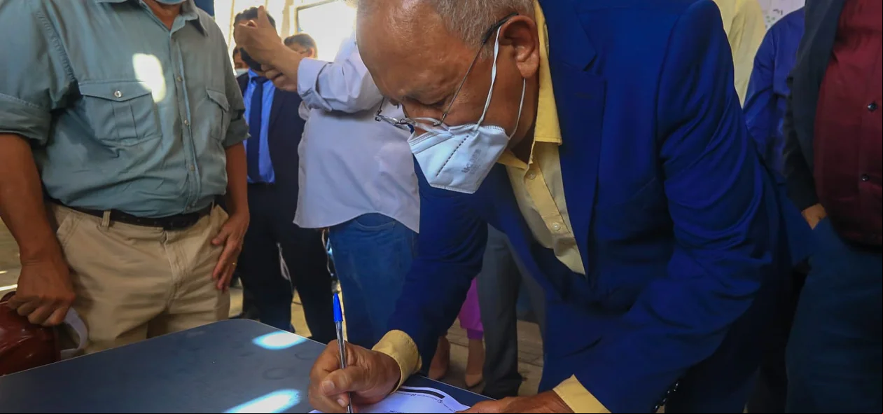 Prefeito Dr. Pessoa assina ordem de serviço para construção da escola 15 de outubro