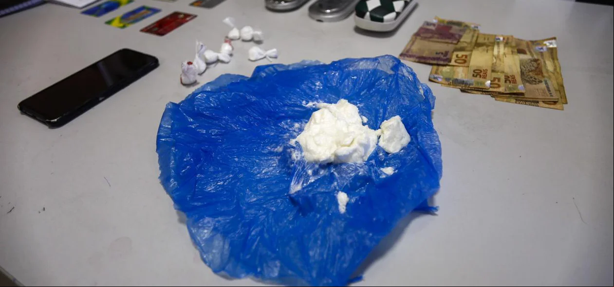 Entorpecente encontrado por policiais
