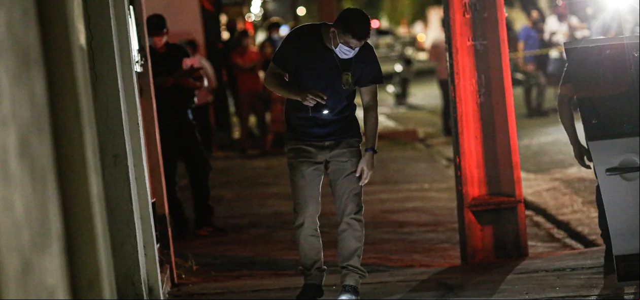 Perito criminal no local do crime