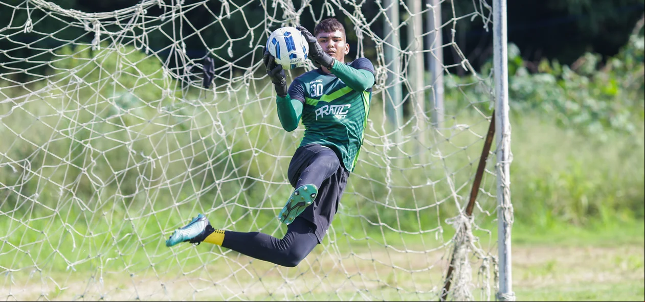 Grande defesa do goleiro