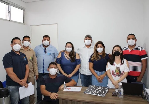 O encontro contou com a presença da secretária municipal de saúde, a coordenadora de atenção primária e com o diretor de SAAE
