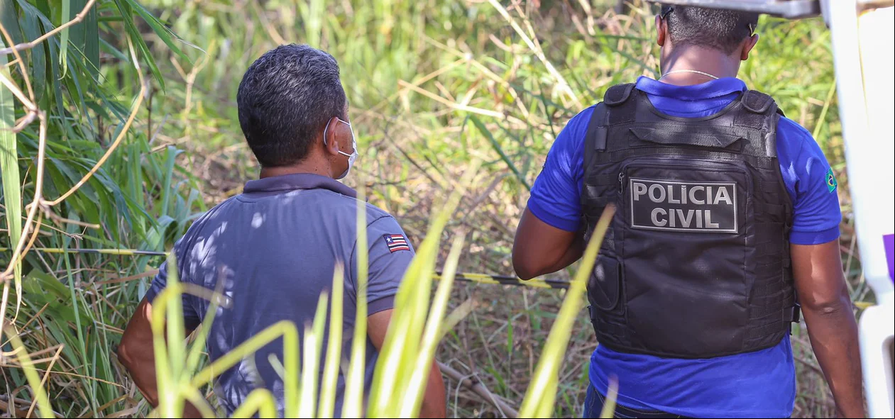 Equipe da Polícia Civil no local