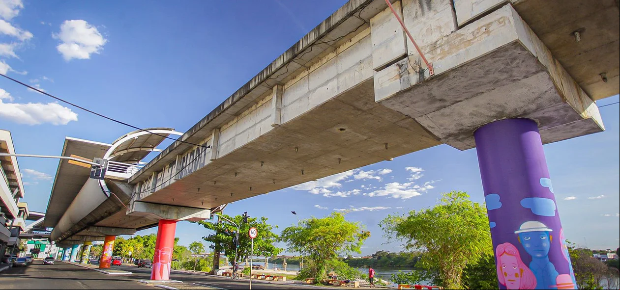 Artes em frente ao Shopping da Cidade na Avenida Maranhão