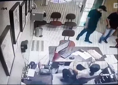 Bandido roubando igreja da Vila Operária