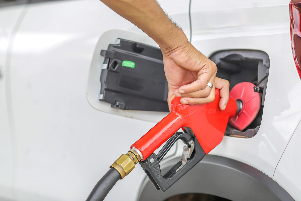 Gasolina sobe nos postos de combustíveis após reajuste da Petrobras