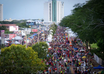 Multidão no Corso de Teresina
