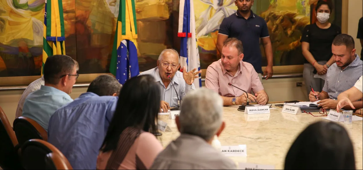 Autoridades participaram da reunião