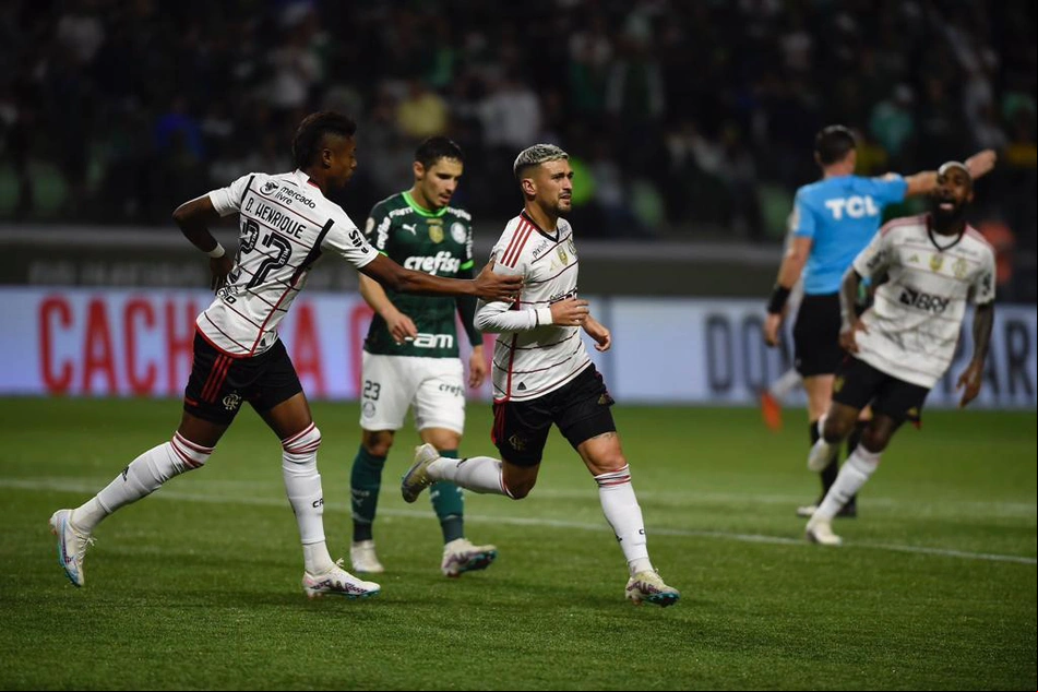 Palmeiras e Flamengo empatam em 1 a 1 no Allianz Parque