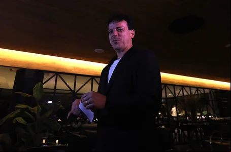 Fernando Diniz se apresentou a Seleção Brasileira