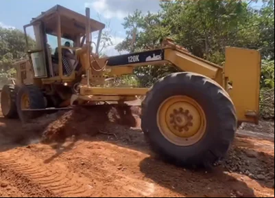 Obra em estrada vicinal de Altos