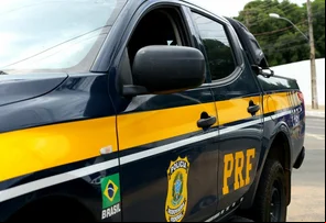 Acidente entre carros deixa dois mortos na BR 135
