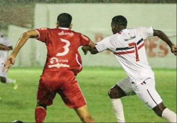 4 de Julho e River se enfrentaram na noite deste sábado (27)