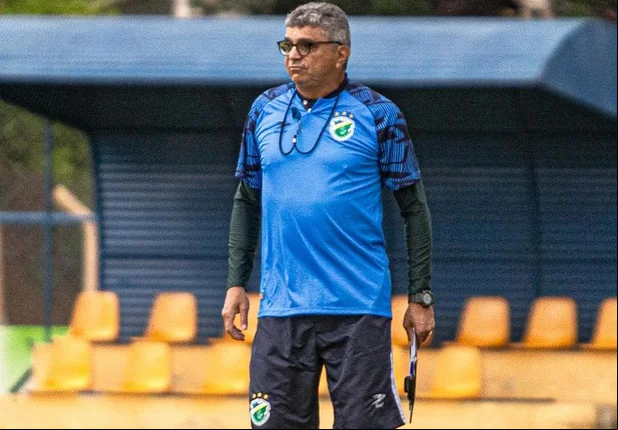 Flávio Araújo, técnico do Altos