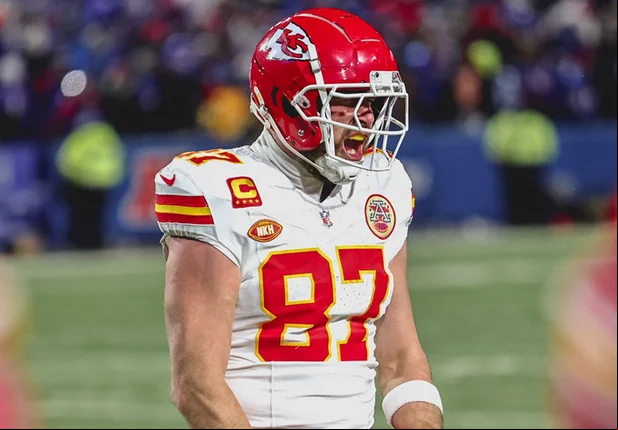 Travis Kelce anotou dois touchdown na vitória do Chiefs