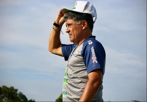 Wallace Lemos, técnico do Oeirense