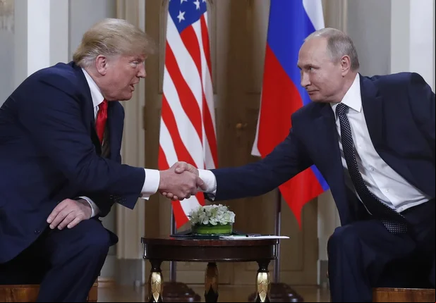 O presidente dos EUA, Donald Trump e o presidente russo, Vladimir Putin, no Palácio Presidencial em Helsinque.