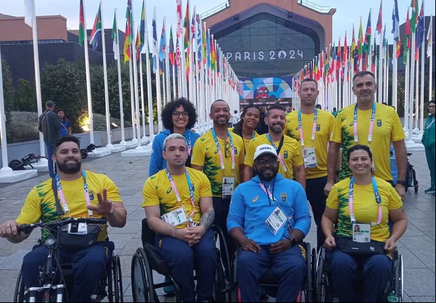 Equipe brasileira de esgrima na Vila Paralímpica de Paris 2024