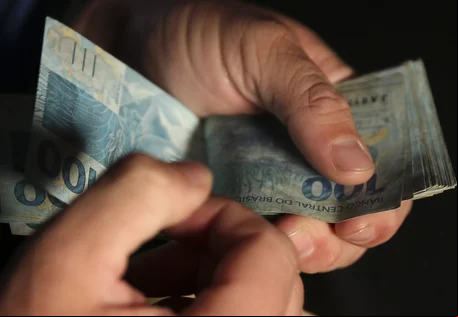 O que é o IOF e como o aumento do imposto pode afetar os brasileiros