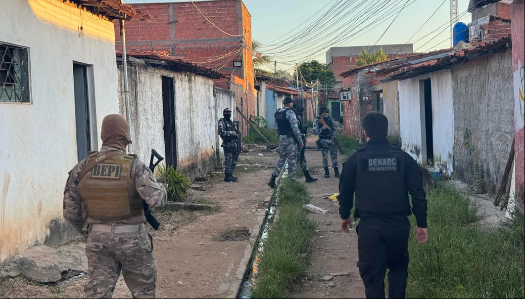 Cumprimento de mandado de busca coletivo na Vila Mandacaru