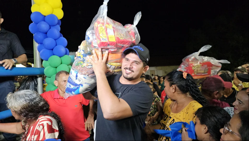 Entrega de cestas básicas