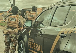Equipes do GPI da Polícia Federal