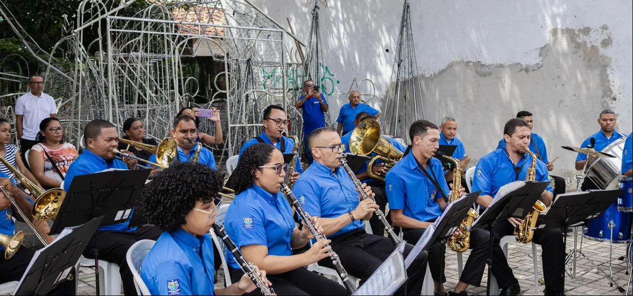 Os integrantes também receberam novos fardamentos