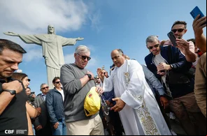 Carlo Ancelotti visita o Cristo Redentor