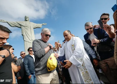 Carlo Ancelotti visita o Cristo Redentor