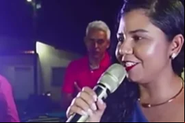 Secretária sorteia a própria mãe em festa do Dia das Mães