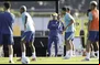 Ancelotti observa o treino da Seleção Brasileira