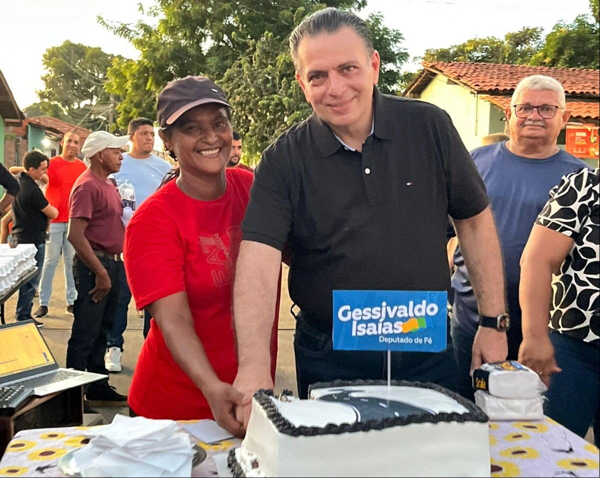 Deputado Gessivaldo Isaías entrega pavimentação asfáltica no Parque Brasil