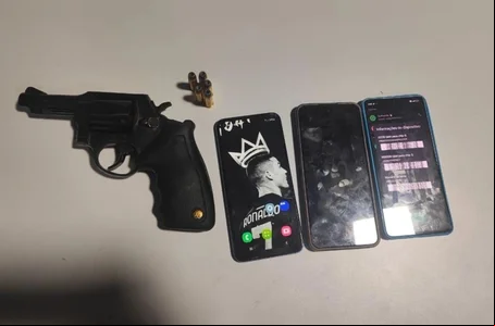 Itens apreendidos pela polícia com trio de criminosos na zona sudeste de Teresina