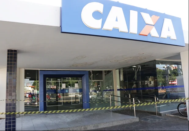 Bandidos explodem caixa eletrônico na Kennedy em Teresina