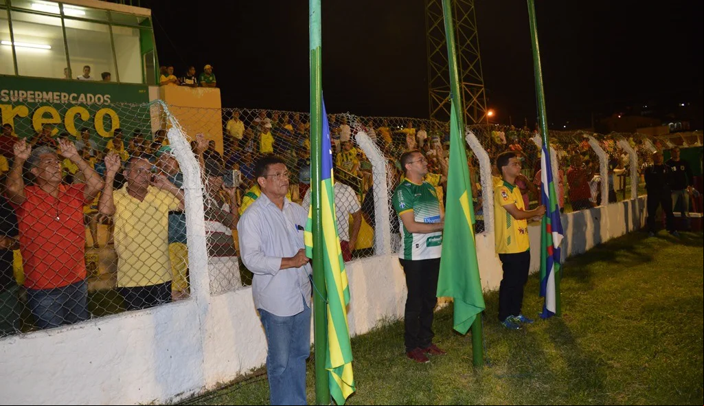 Hasteamento das bandeiras