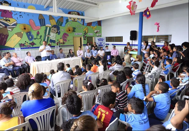 Firmino inaugura Escola Municipal Tio Bentes