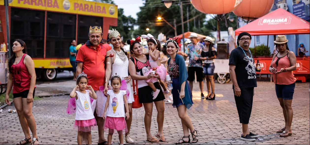 Foliões no Sanatório Geral