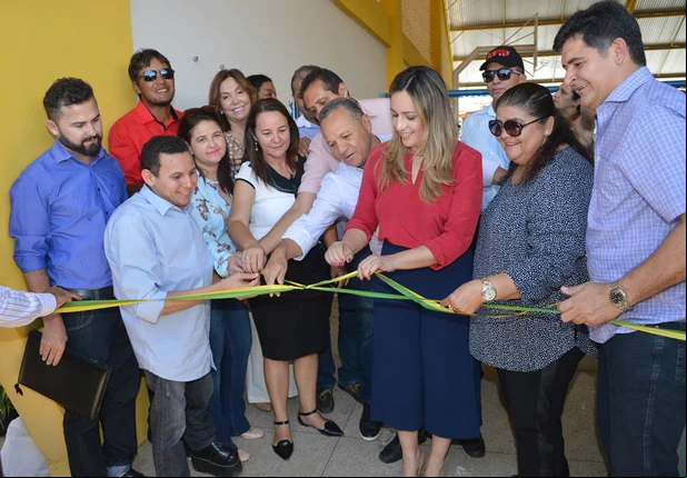 Secretária de Educação inaugura quadra poliesportiva em Picos