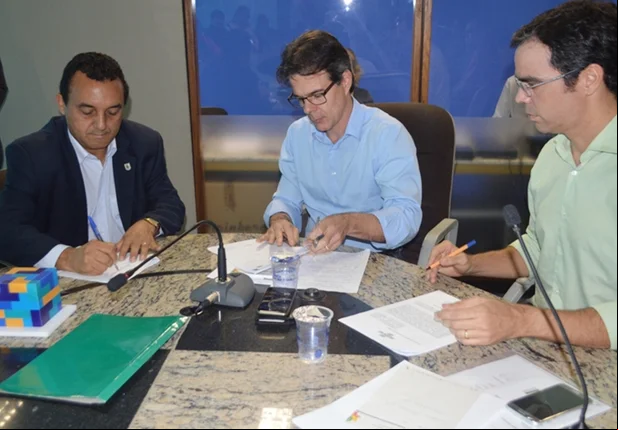 Reitor da Uespi, Nouga Cardoso Batista, e os diretores do Sebrae, Mário Lacerda e Delano Rocha