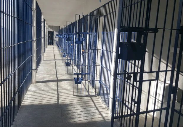 Corredores reformados da Penitenciária Irmão Guido
