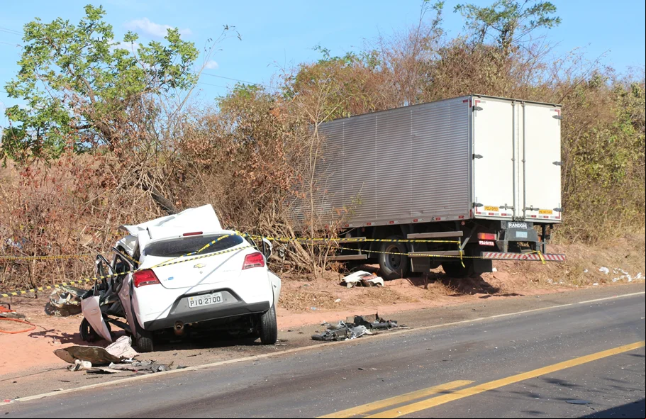 O condutor do caminhão ficou ileso