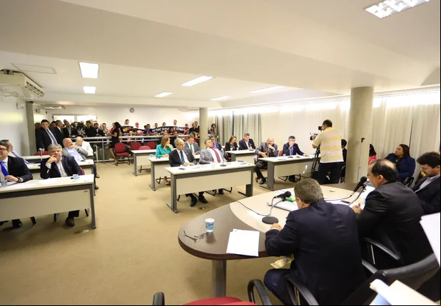 CCJ aprova projeto que aumenta impostos no Piauí