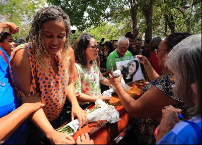 Amigas se despedem de Camilla