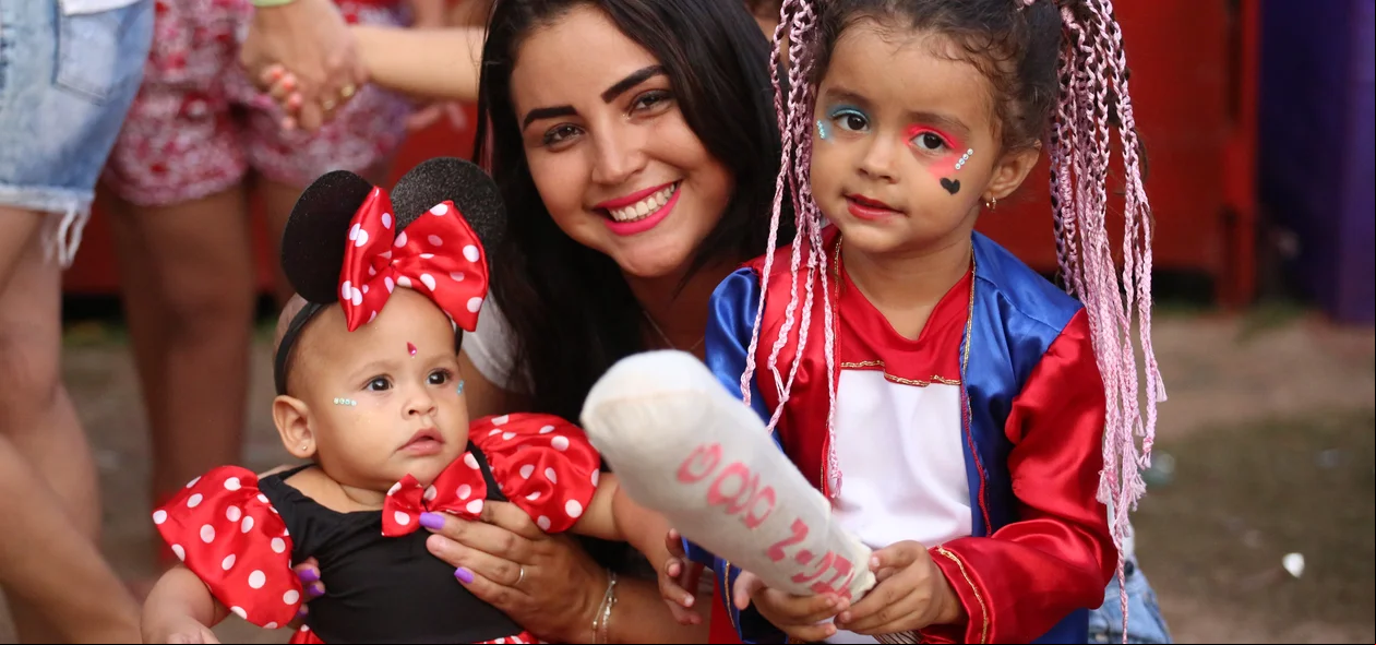 Crianças fantasiadas no bloquinho infantil em Altos