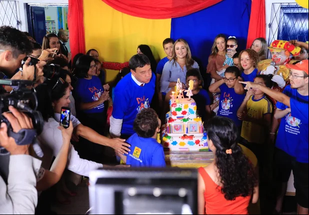 Wellington Dias comemora 56 anos em festa beneficente na AMA
