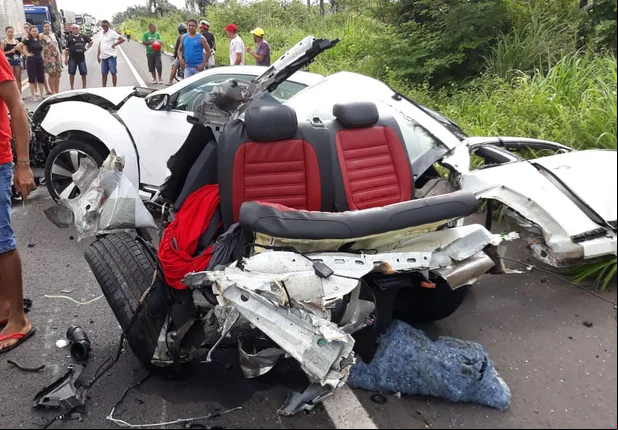 Acidente deixa duas pessoas mortas na BR 343