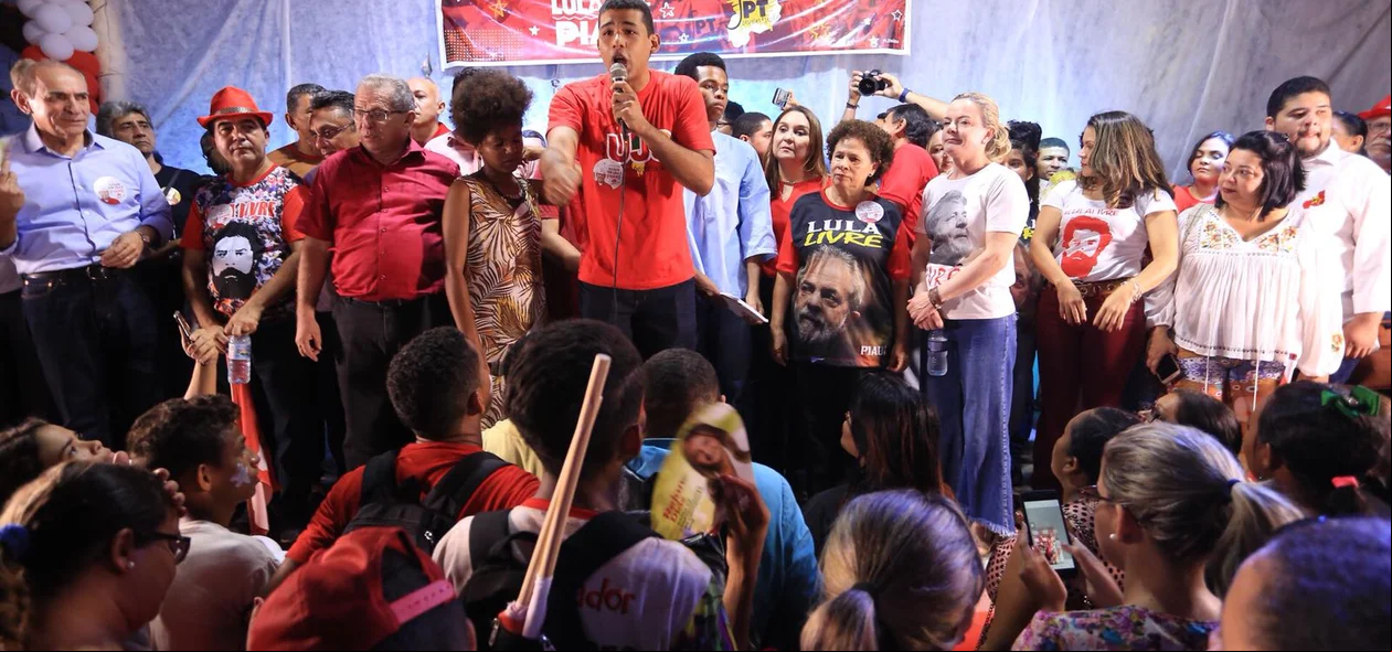 Muitas pessoas compareceram ao Juventude quer Lula Livre