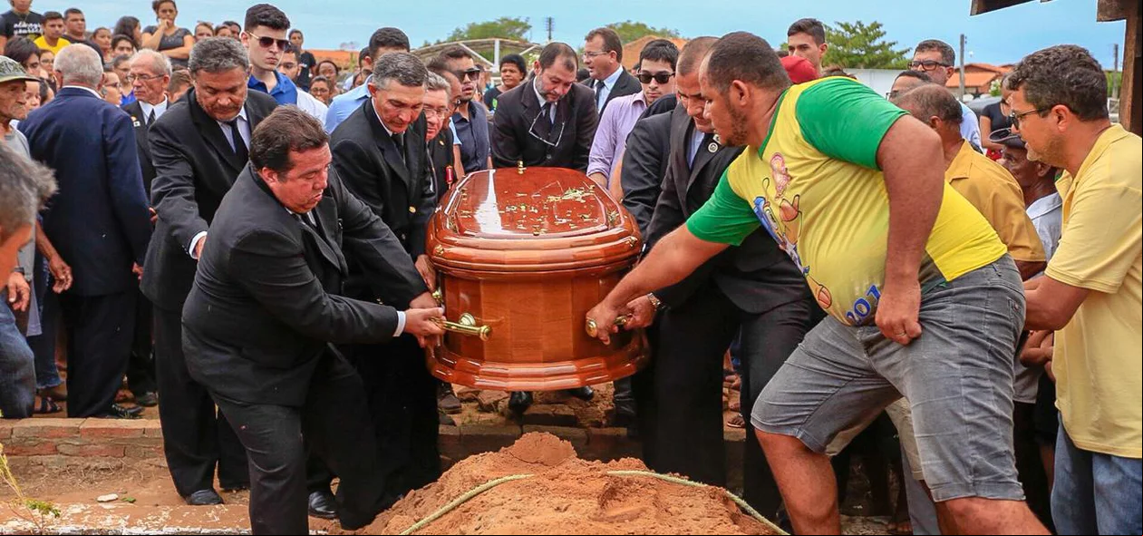 Enterro de Rayron Holanda aconteceu no final da tarde 
