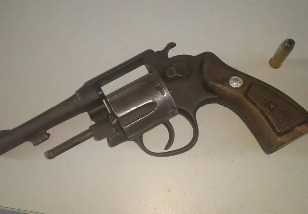 Revólver usado pelo acusado durante a ação