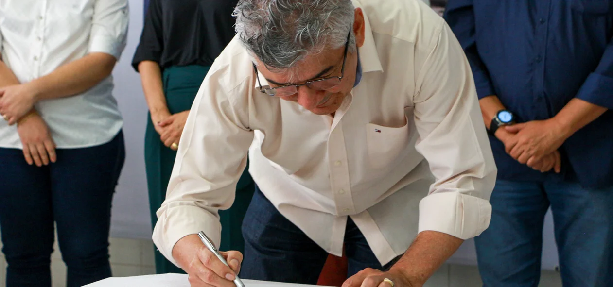 Francisco Marques assina ordem de serviço