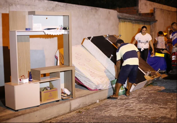 Princípio de incêndio em casa no Lourival Parente